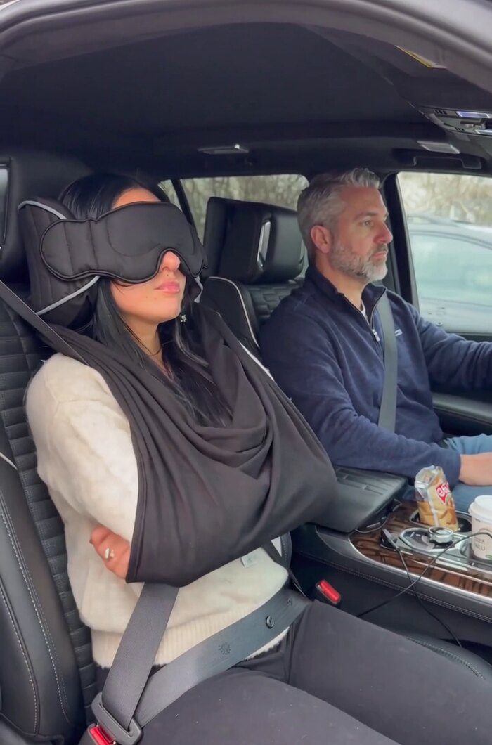 SnoozeMile travel sleep set in use